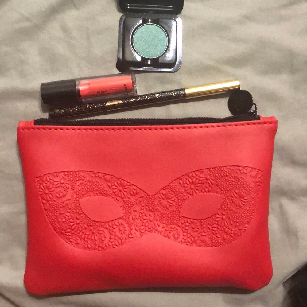 4 Piece Bundle! Makeup bag + makeup!